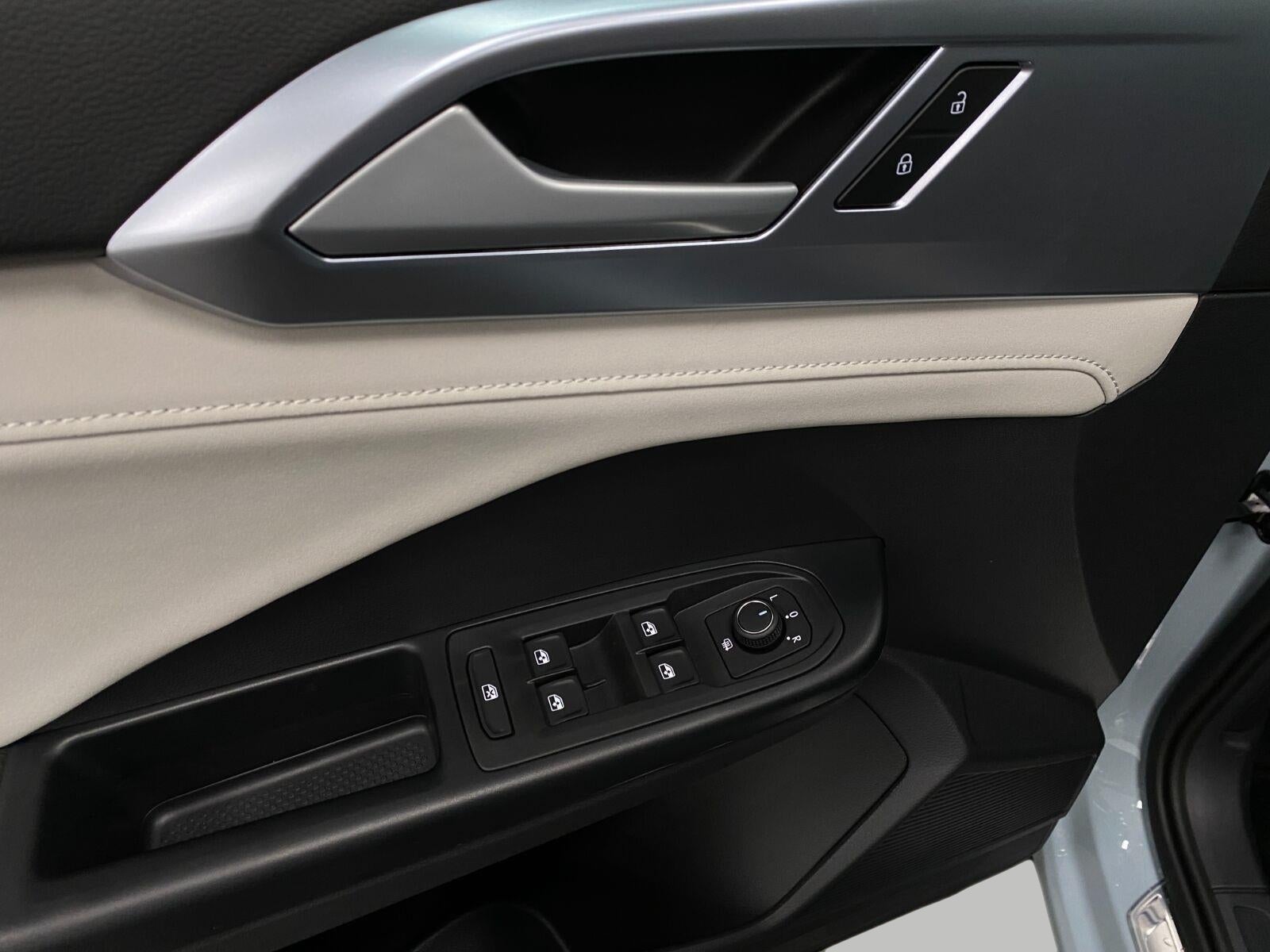 2027 Volkswagen Taos SE 4MOTION