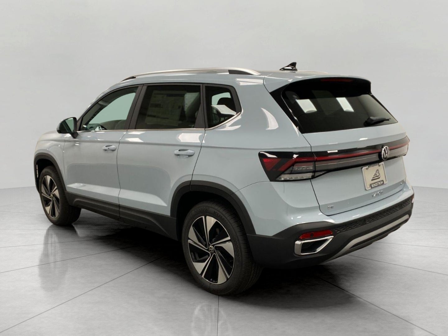 2027 Volkswagen Taos SE 4MOTION