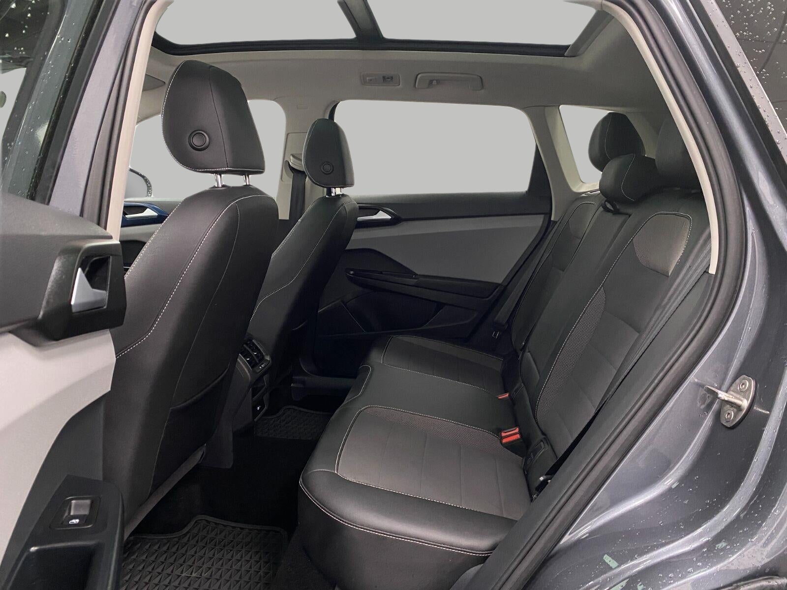 2023 Volkswagen Taos SE 4MOTION