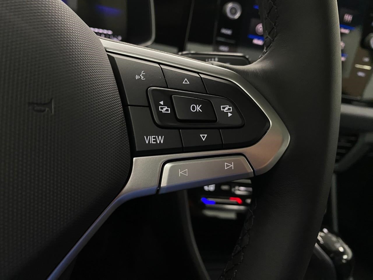 2025 Volkswagen Jetta SE Auto