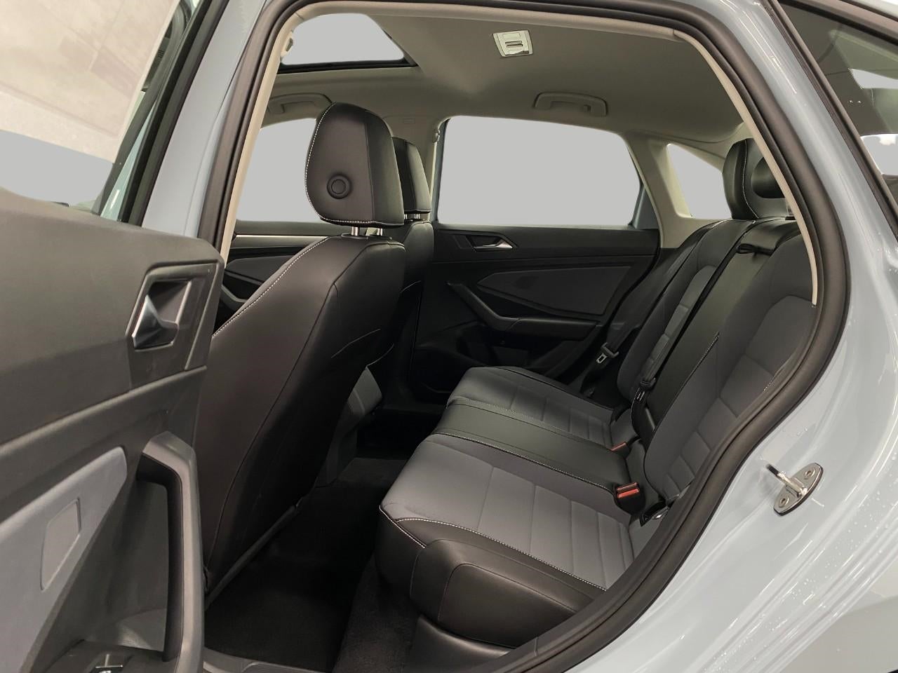 2025 Volkswagen Jetta SE Auto