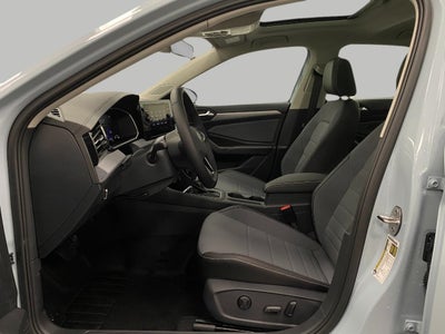 2025 Volkswagen Jetta SE Auto