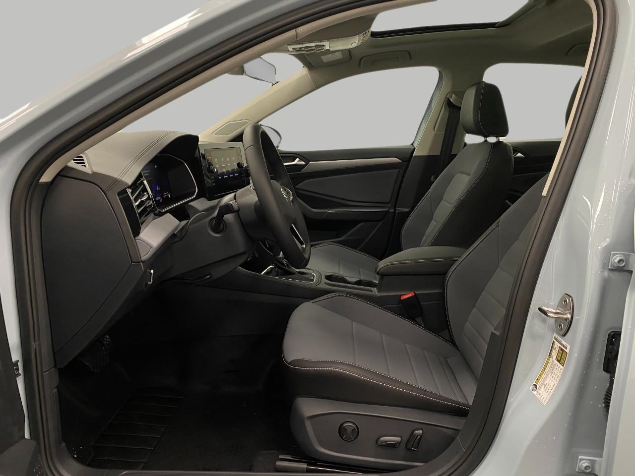 2025 Volkswagen Jetta SE Auto