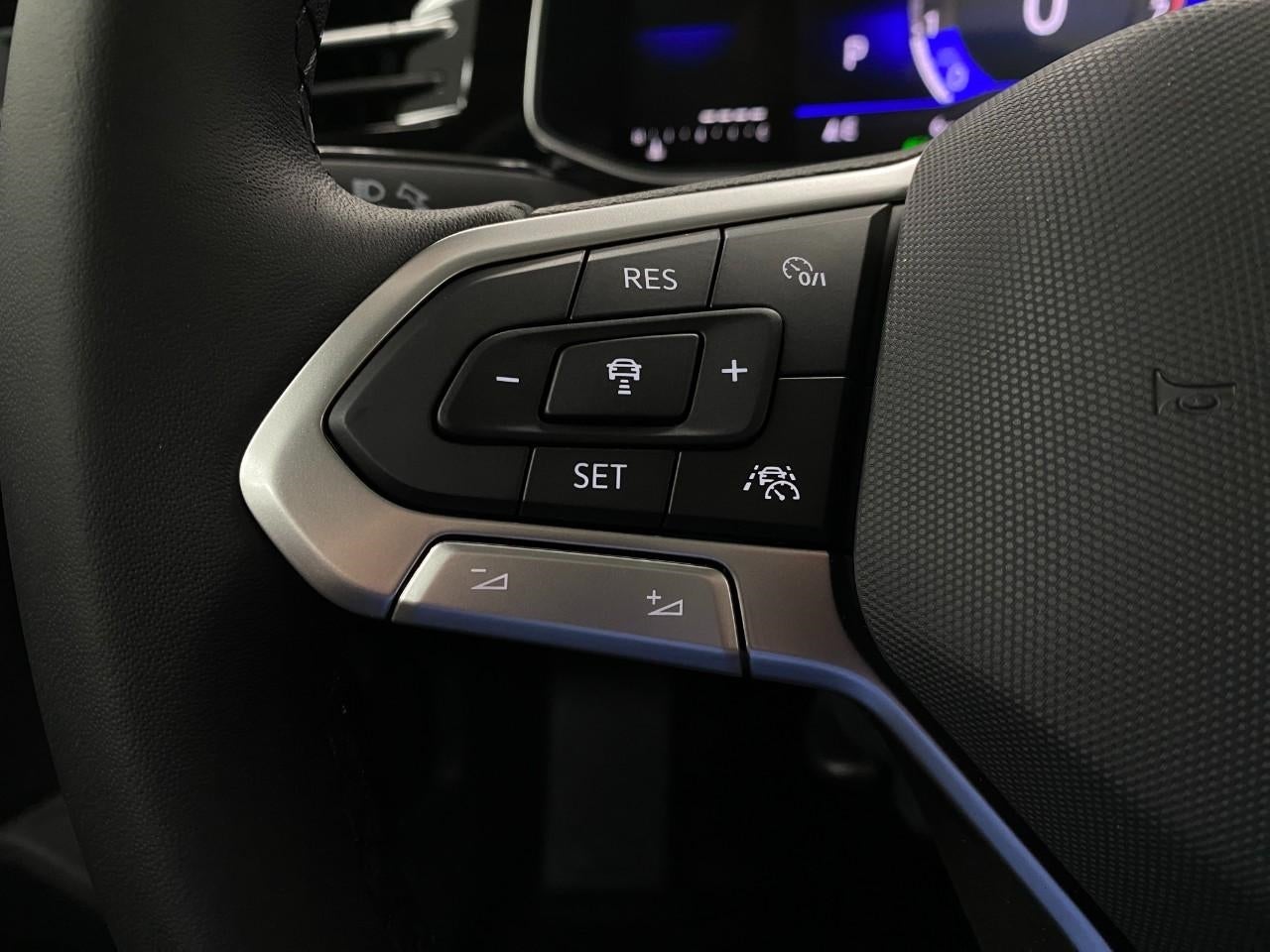 2025 Volkswagen Jetta SE Auto