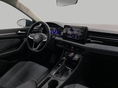 2025 Volkswagen Jetta SE Auto