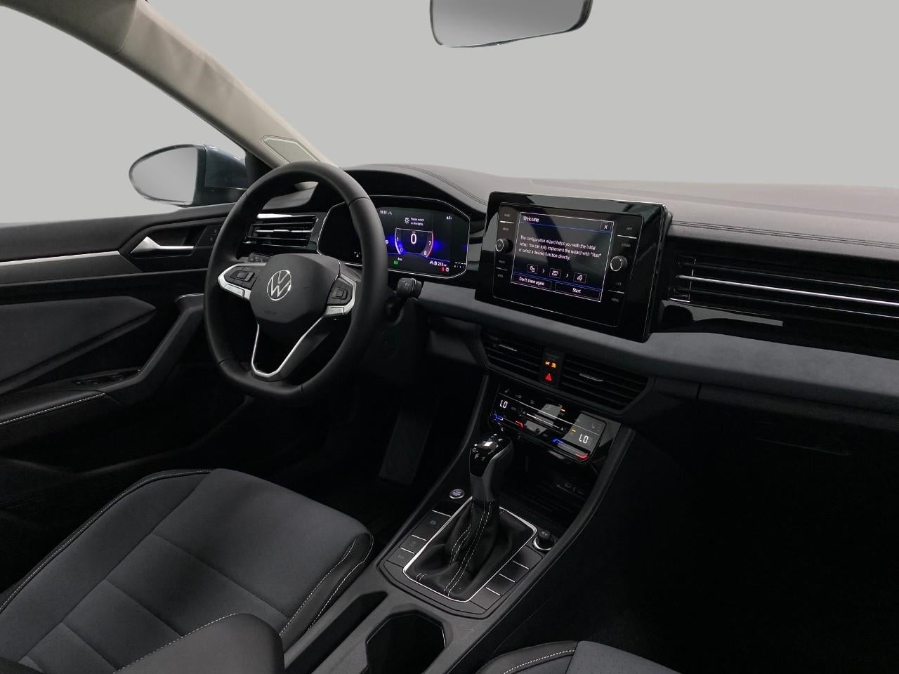 2025 Volkswagen Jetta SE Auto