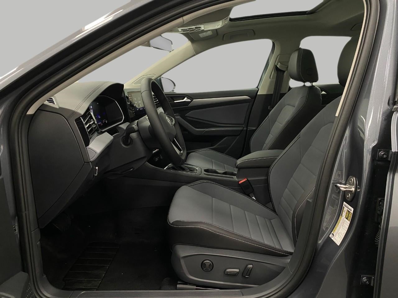 2025 Volkswagen Jetta SE Auto