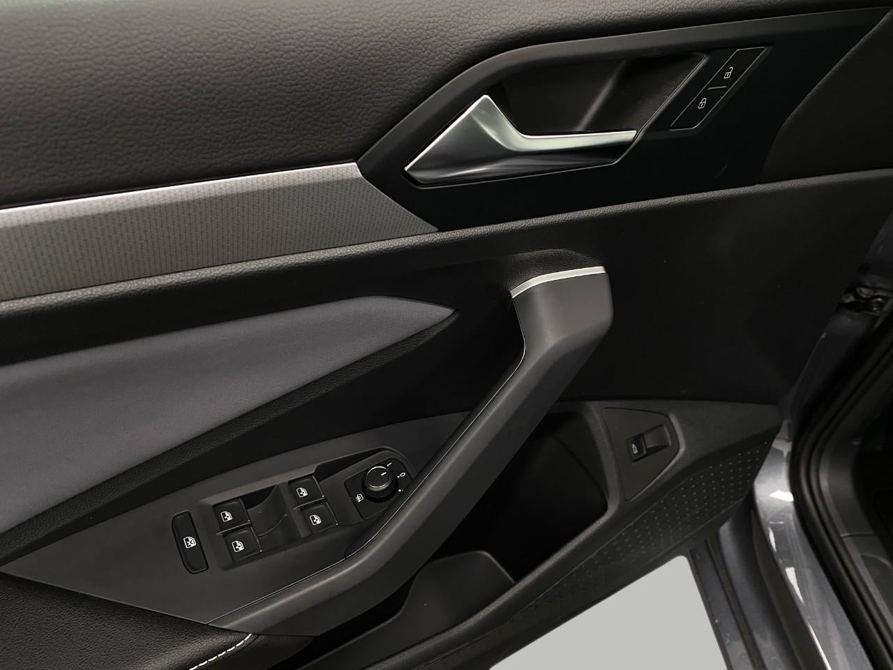 2025 Volkswagen Jetta SE Auto