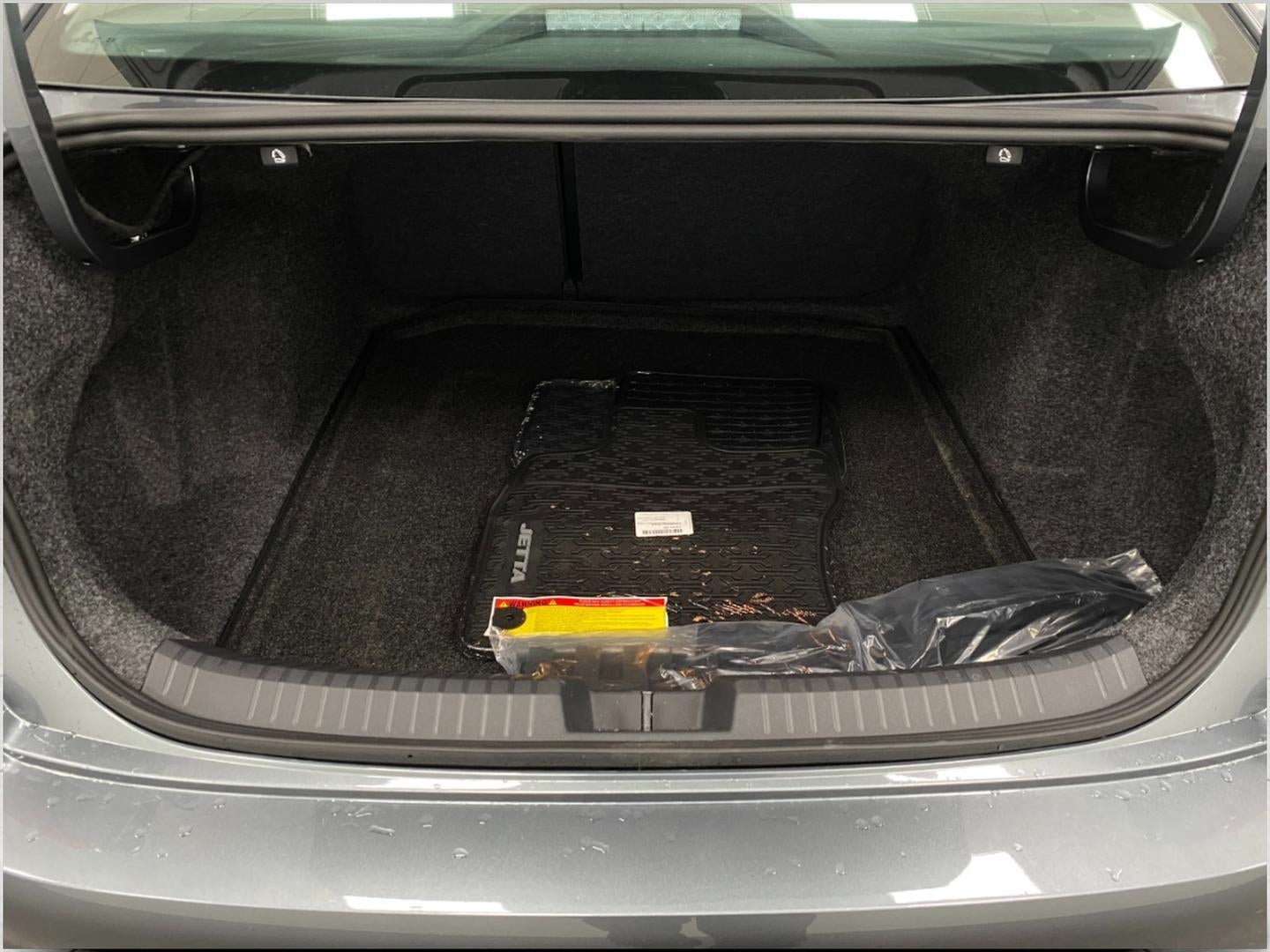 2025 Volkswagen Jetta SE Auto