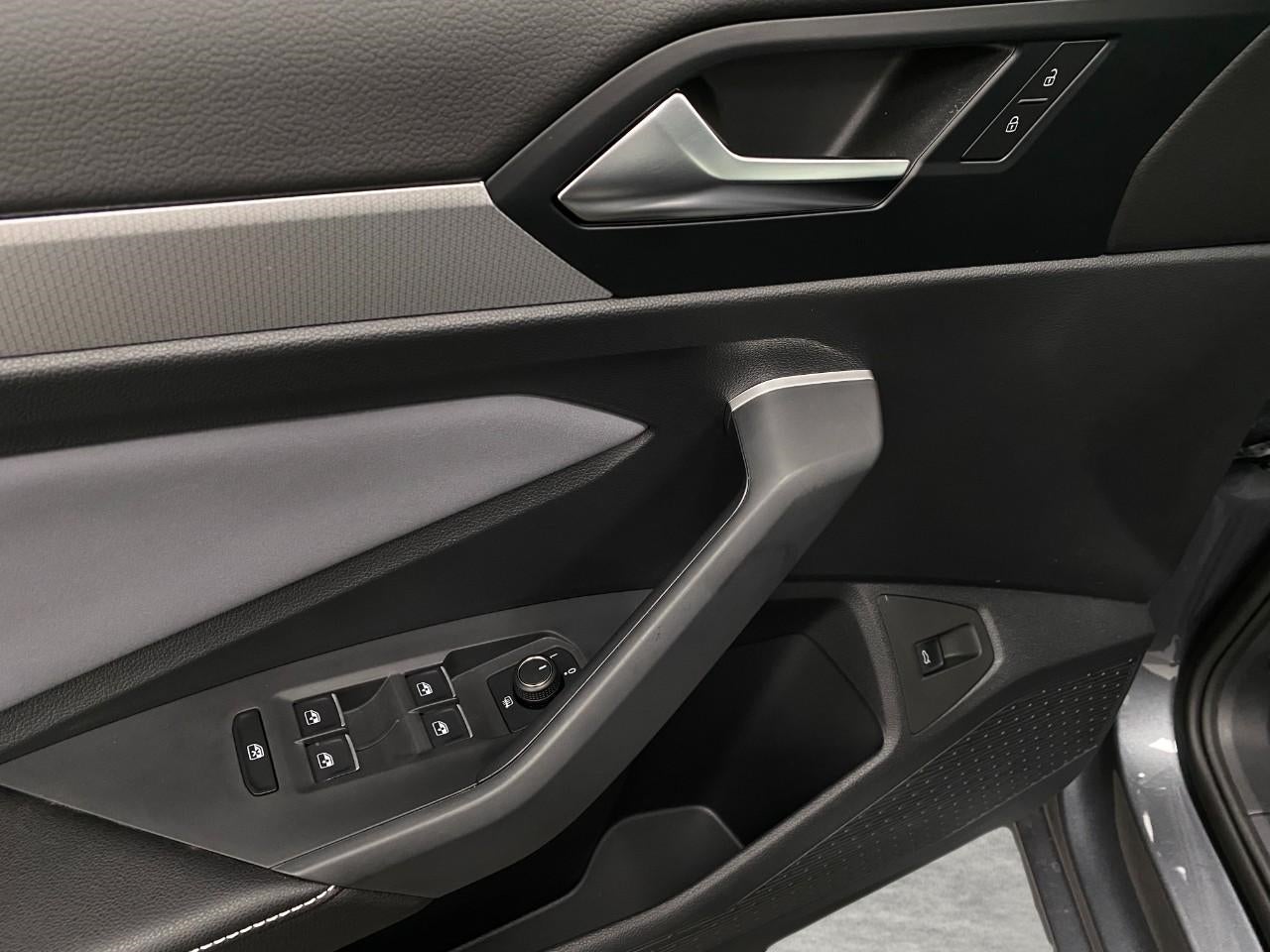 2025 Volkswagen Jetta SE Auto