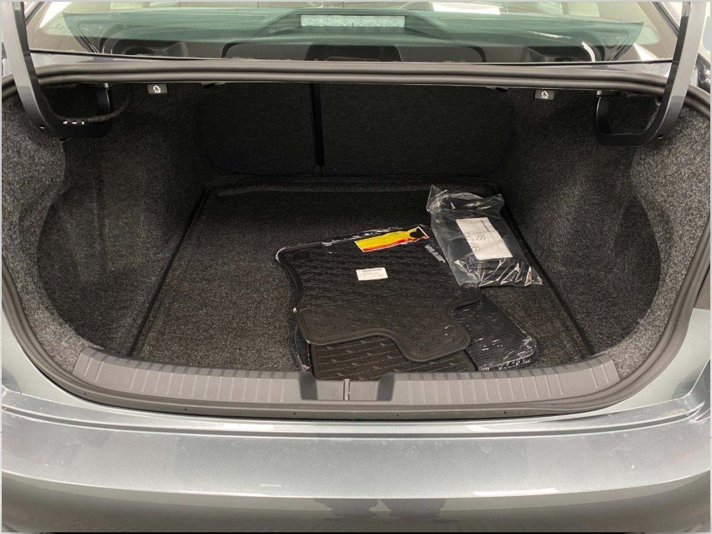 2025 Volkswagen Jetta SE Auto