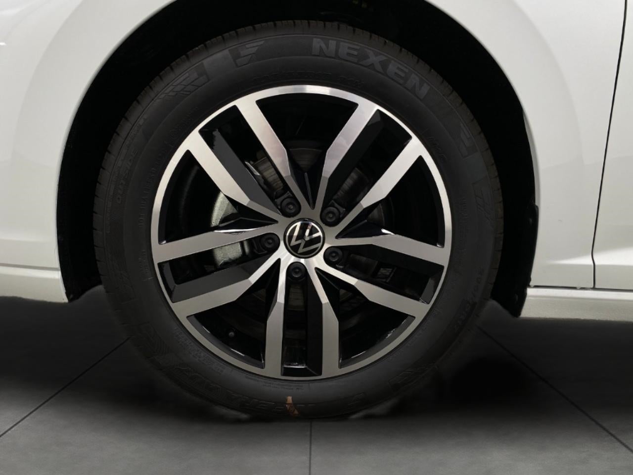 2025 Volkswagen Jetta SE Auto