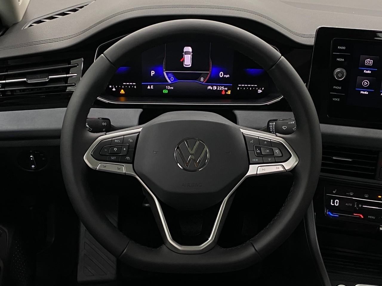 2025 Volkswagen Jetta SE Auto