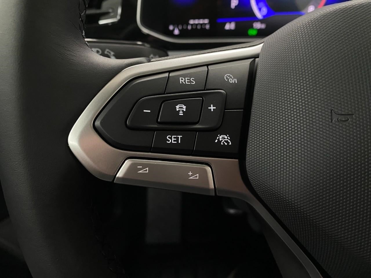 2025 Volkswagen Jetta SE Auto