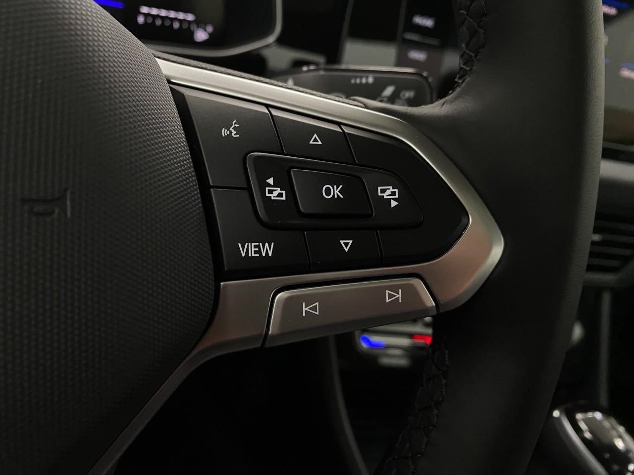 2025 Volkswagen Jetta SE Auto