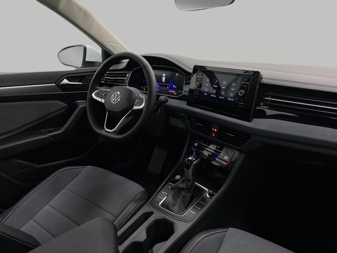 2025 Volkswagen Jetta SE Auto