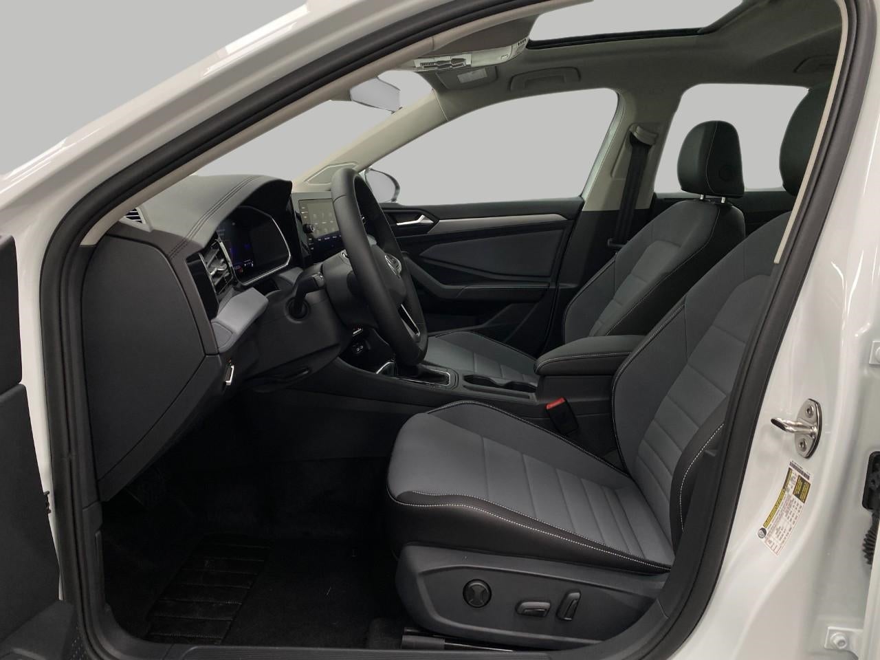 2025 Volkswagen Jetta SE Auto