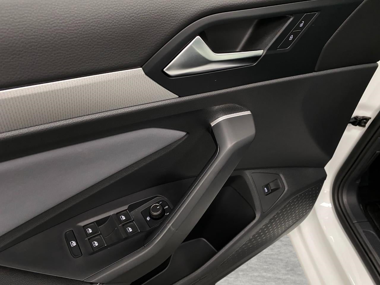 2025 Volkswagen Jetta SE Auto