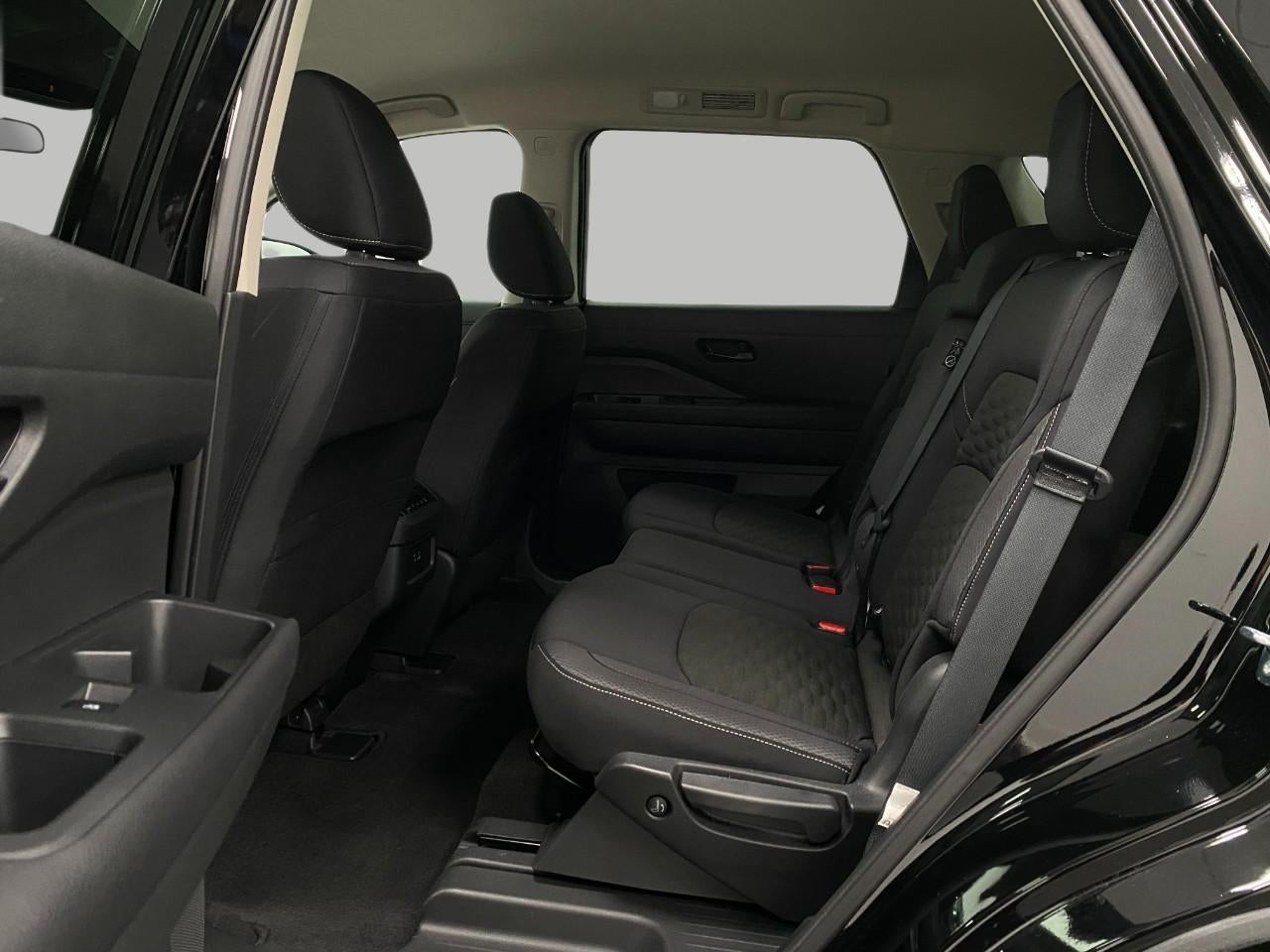 2024 Nissan Pathfinder SV 4WD