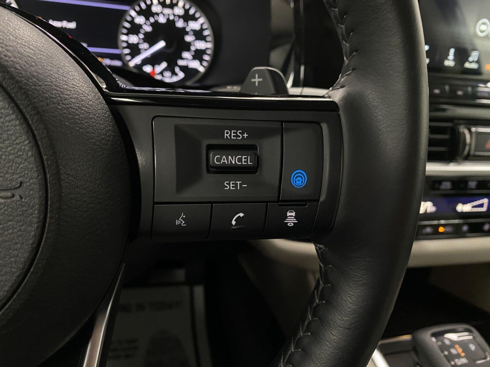 2023 Nissan Pathfinder SL 4WD