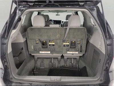 2017 Toyota Sienna XLE Premium FWD 8-Passenger