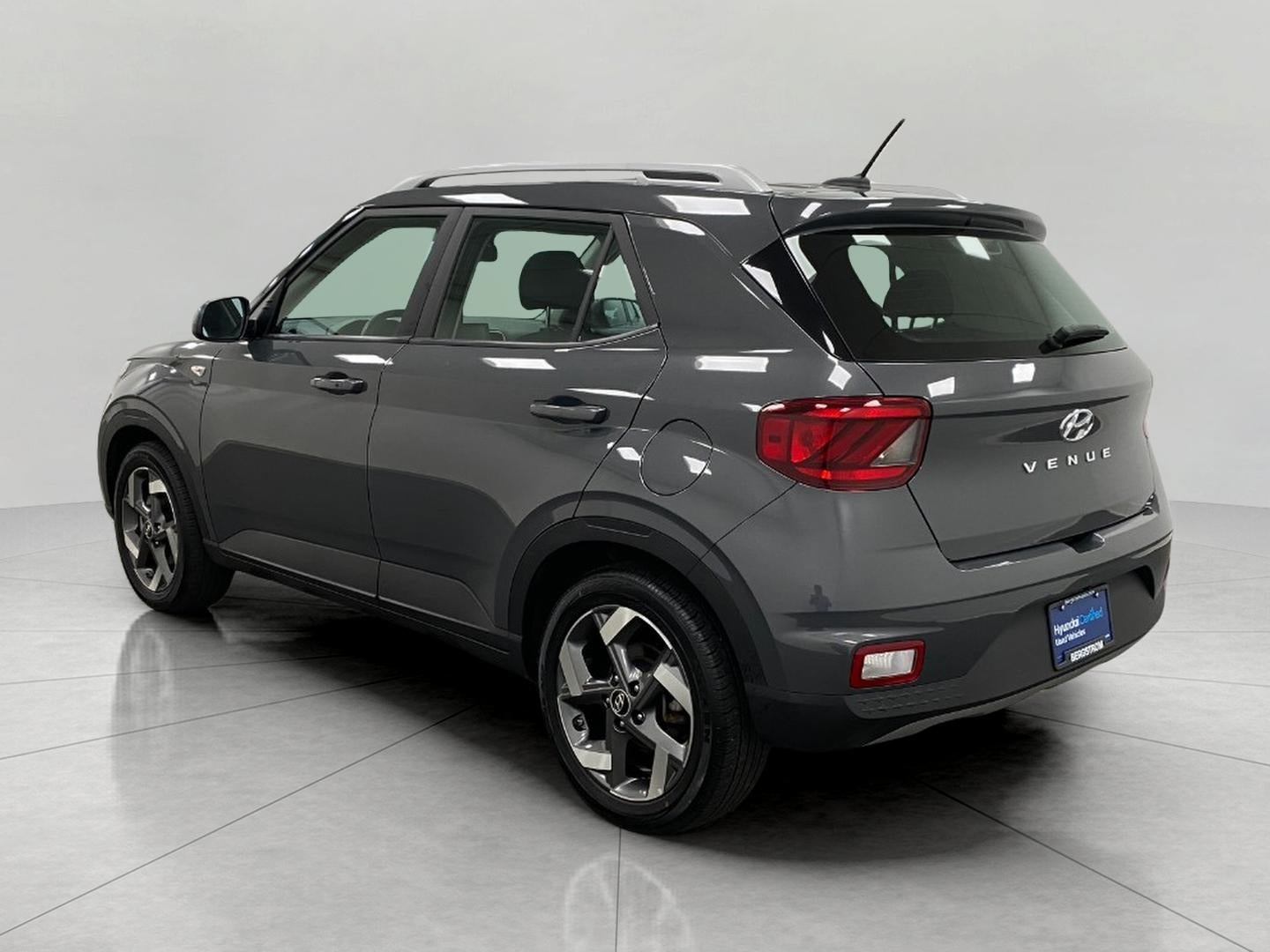 2025 Hyundai VENUE SEL IVT