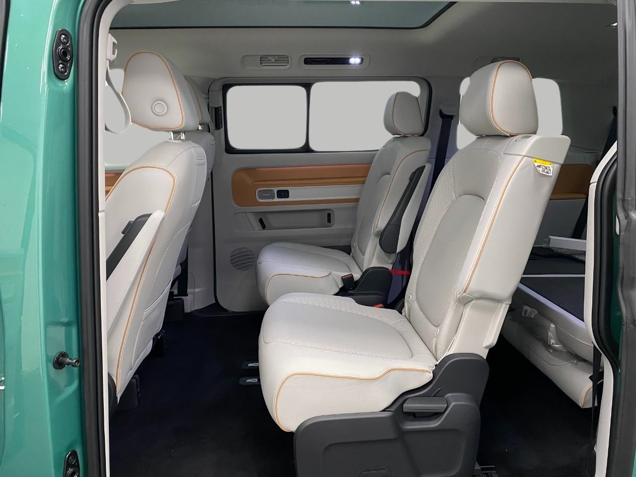 2025 Volkswagen ID. Buzz Pro S Plus 4MOTION w/Two-Tone