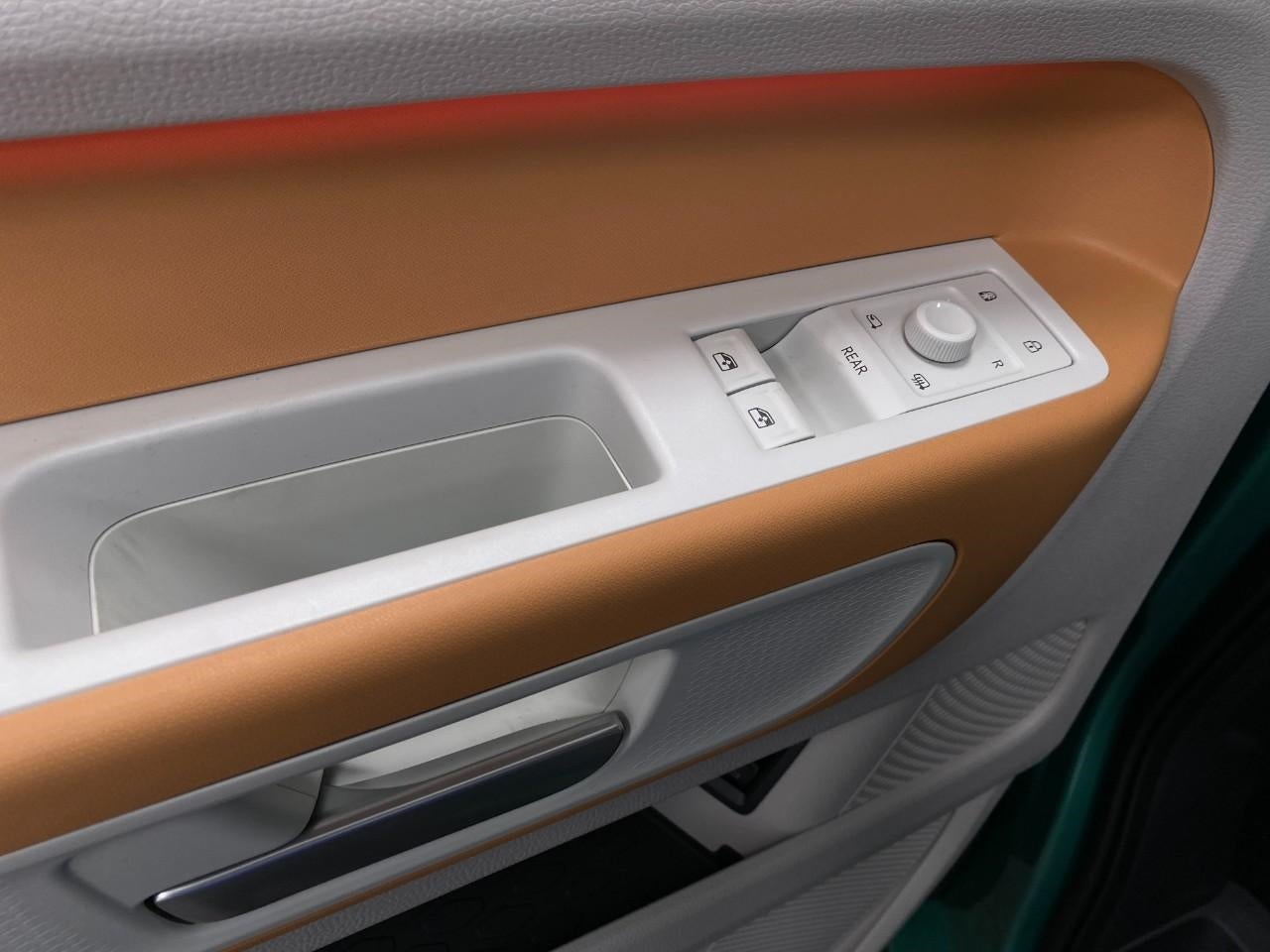 2025 Volkswagen ID. Buzz Pro S Plus 4MOTION w/Two-Tone