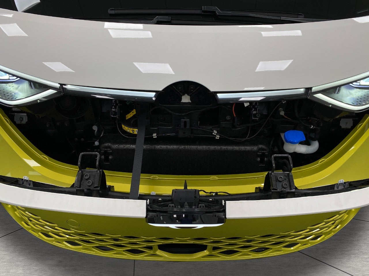 2025 Volkswagen ID. Buzz Pro S Plus 4MOTION w/Two-Tone