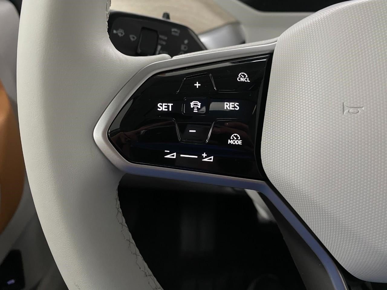 2025 Volkswagen ID. Buzz Pro S Plus 4MOTION w/Two-Tone