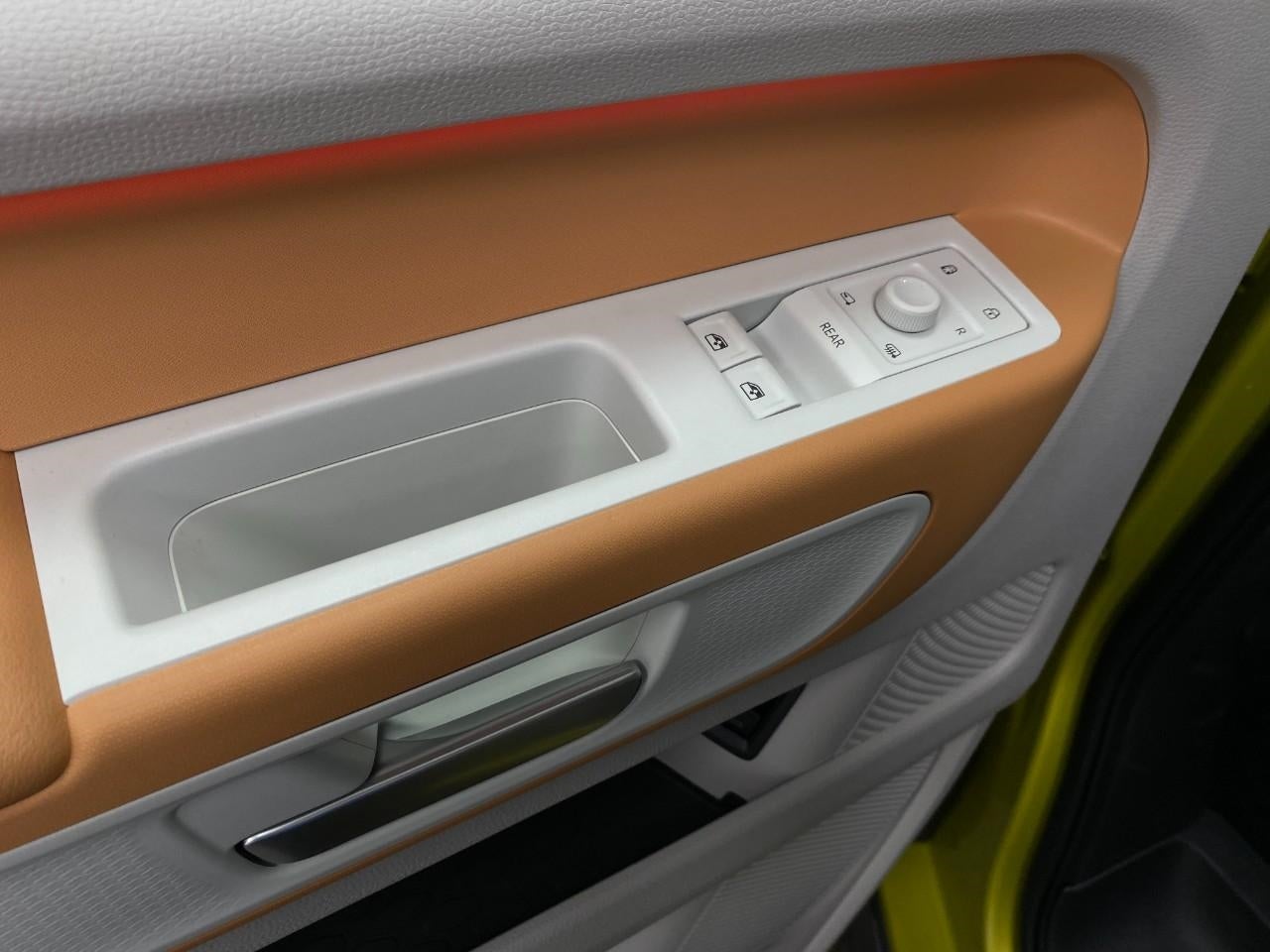 2025 Volkswagen ID. Buzz Pro S Plus 4MOTION w/Two-Tone