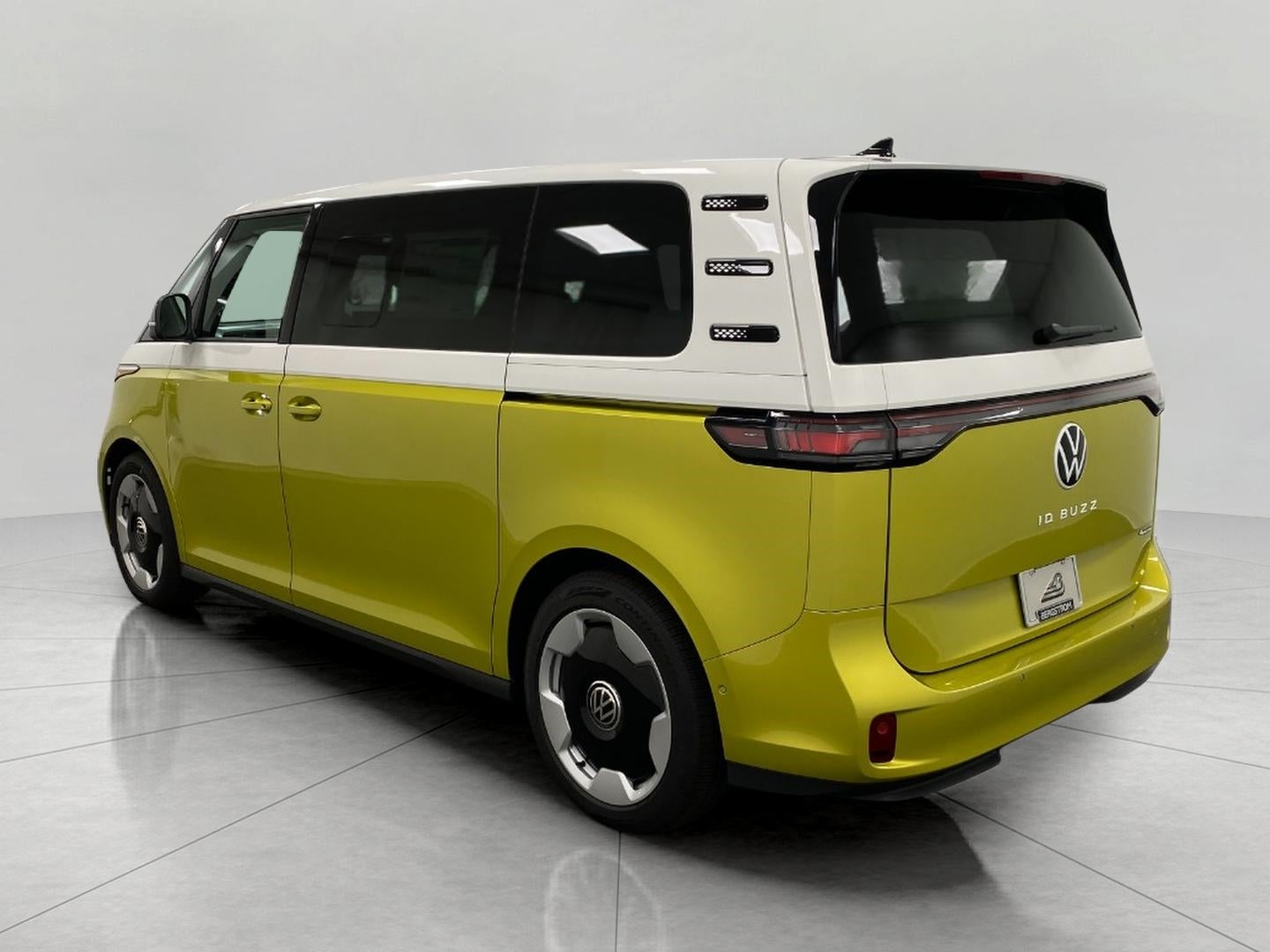 2025 Volkswagen ID. Buzz Pro S Plus 4MOTION w/Two-Tone
